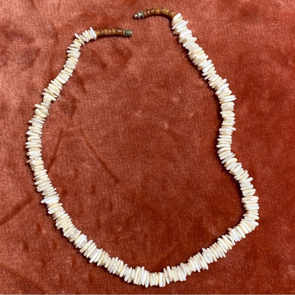 Mother of Pearl Shell Necklace - Picture 3 of 7